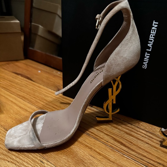 Saint Laurent 38.5 signature pumps - Picture 3 of 3